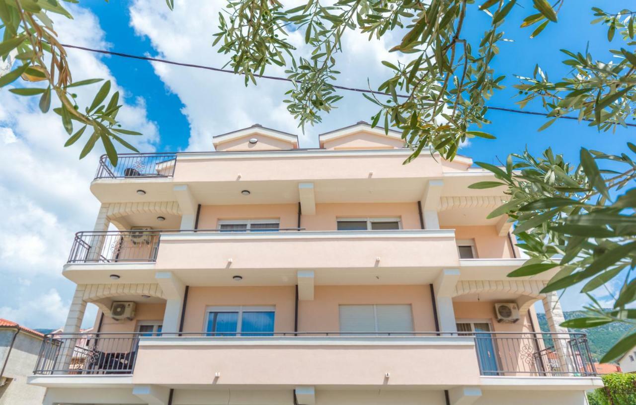 Villa Apartments Kordic Kaštela Eksteriør billede