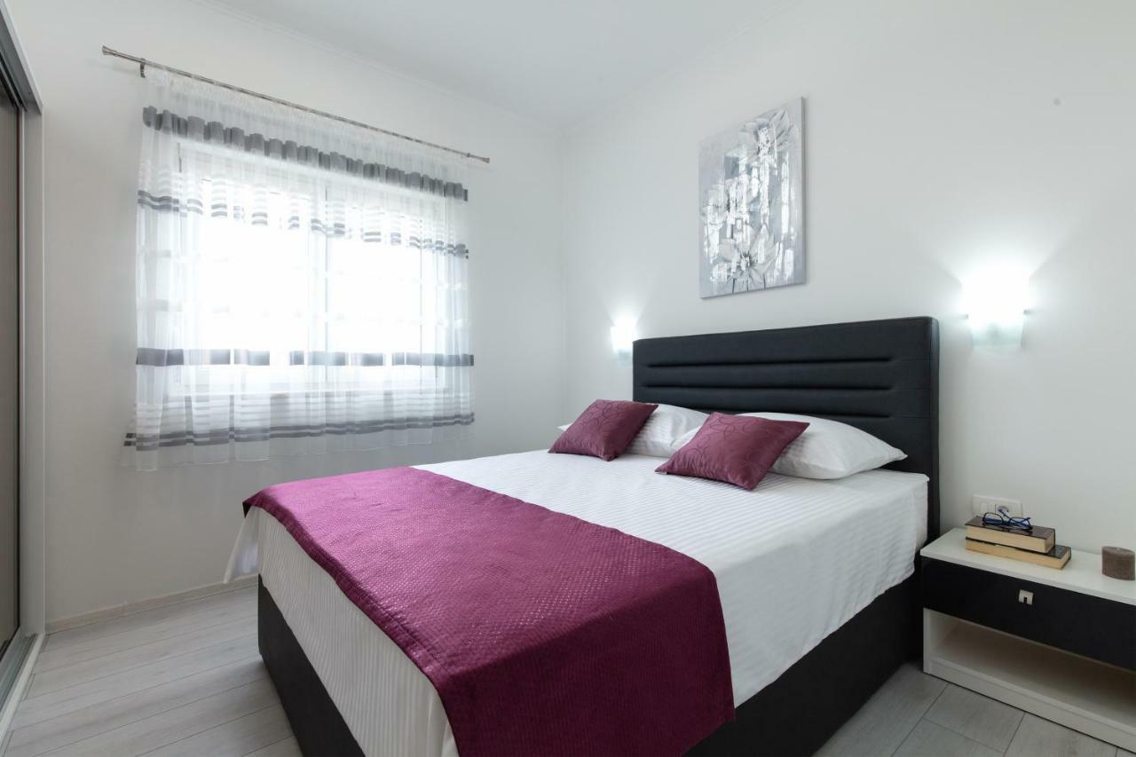 Villa Apartments Kordic Kaštela Eksteriør billede