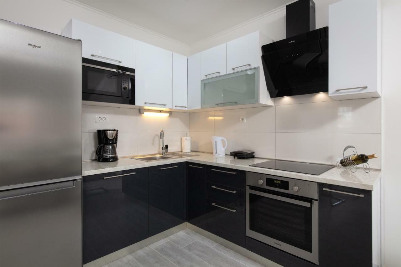 Villa Apartments Kordic Kaštela Eksteriør billede