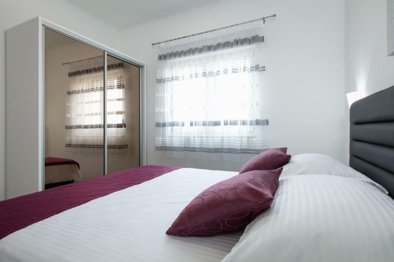 Villa Apartments Kordic Kaštela Eksteriør billede