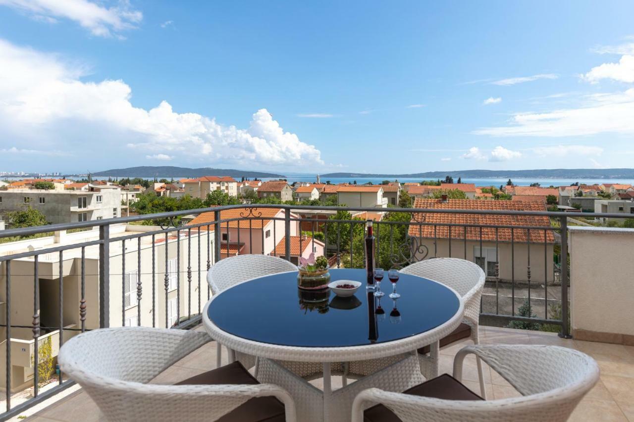 Villa Apartments Kordic Kaštela Eksteriør billede