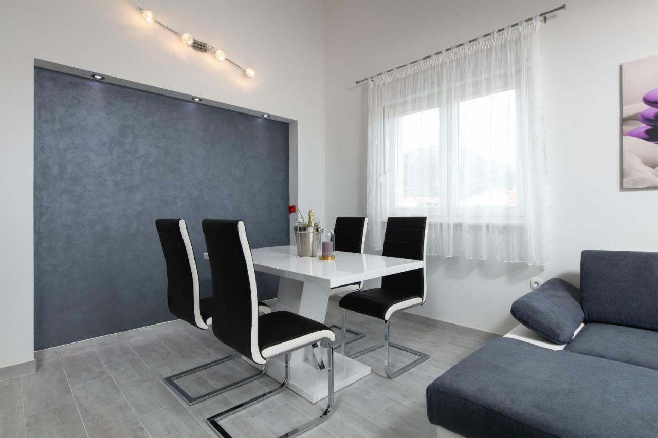 Villa Apartments Kordic Kaštela Eksteriør billede
