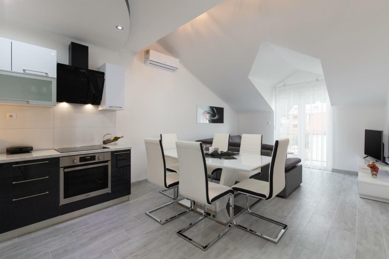 Villa Apartments Kordic Kaštela Eksteriør billede