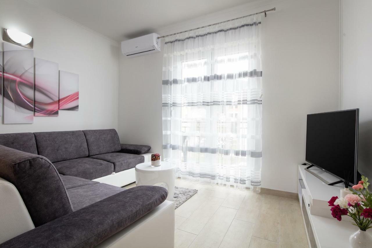 Villa Apartments Kordic Kaštela Eksteriør billede