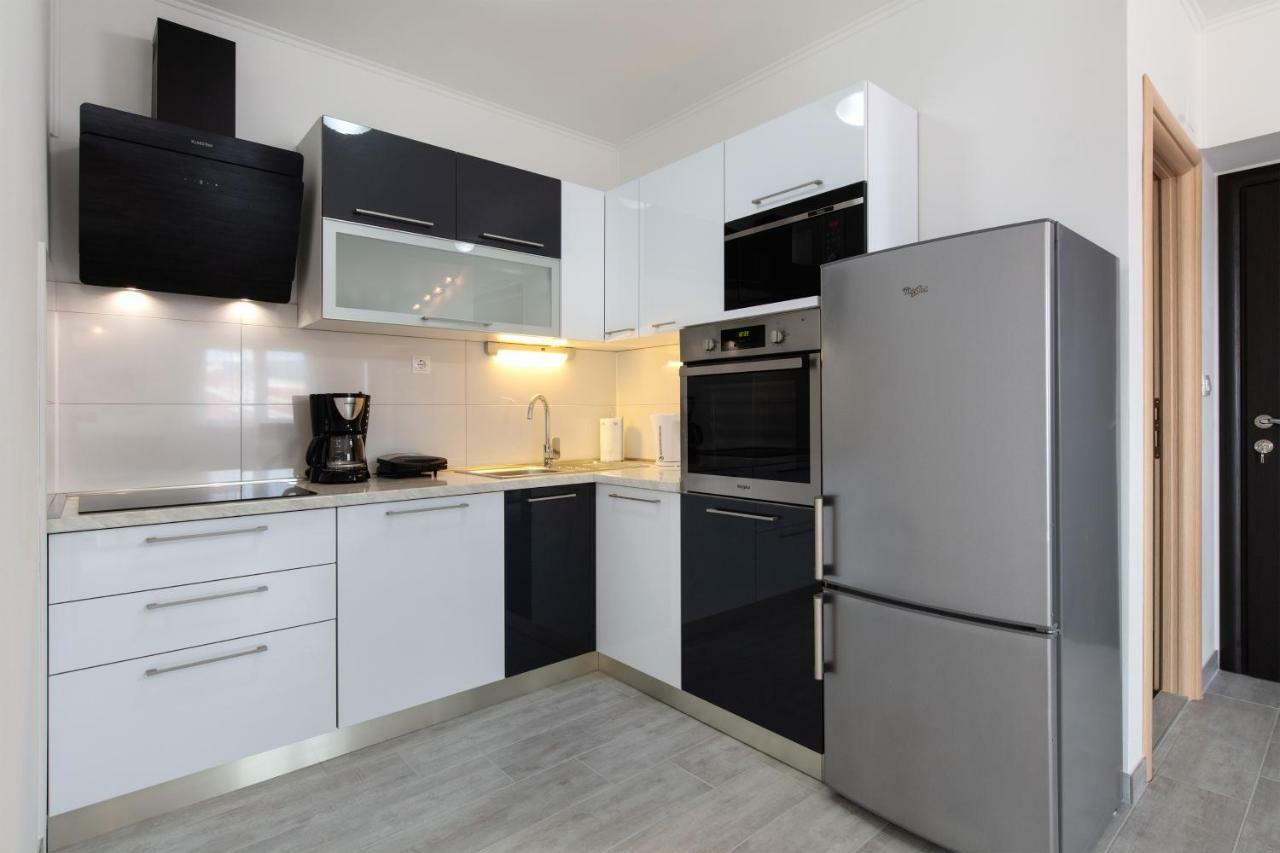 Villa Apartments Kordic Kaštela Eksteriør billede