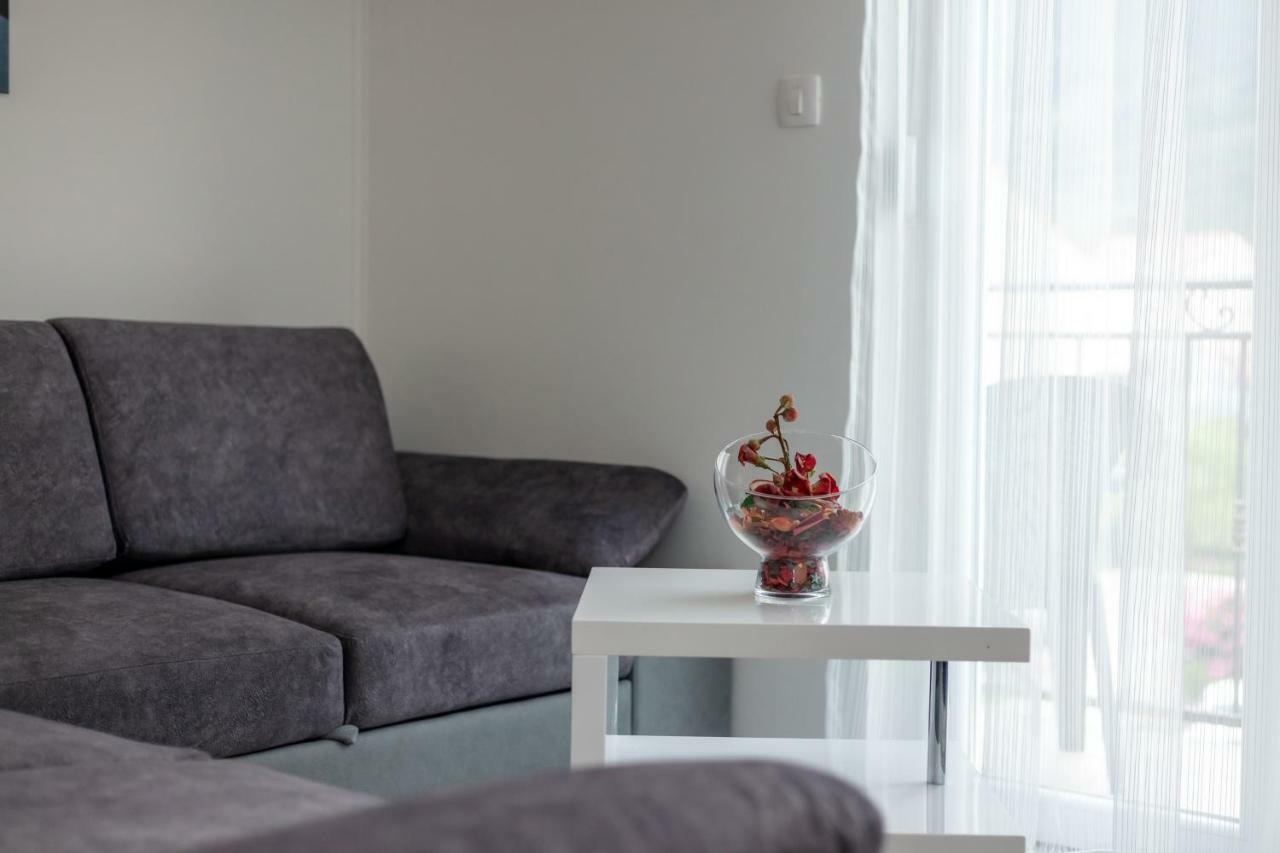 Villa Apartments Kordic Kaštela Eksteriør billede