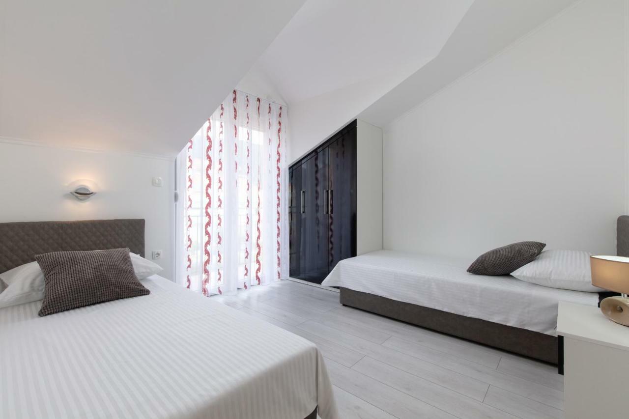 Villa Apartments Kordic Kaštela Eksteriør billede