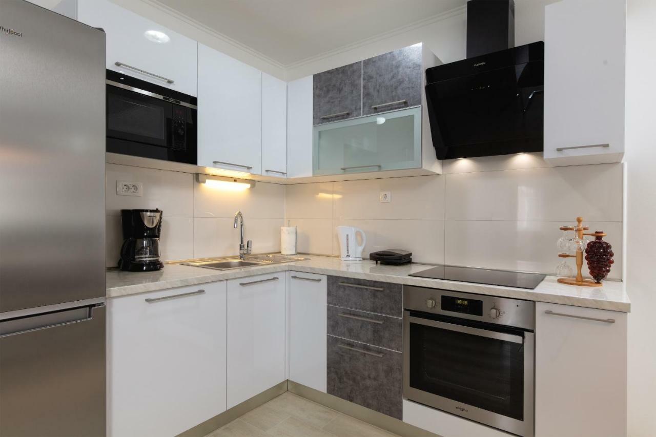 Villa Apartments Kordic Kaštela Eksteriør billede