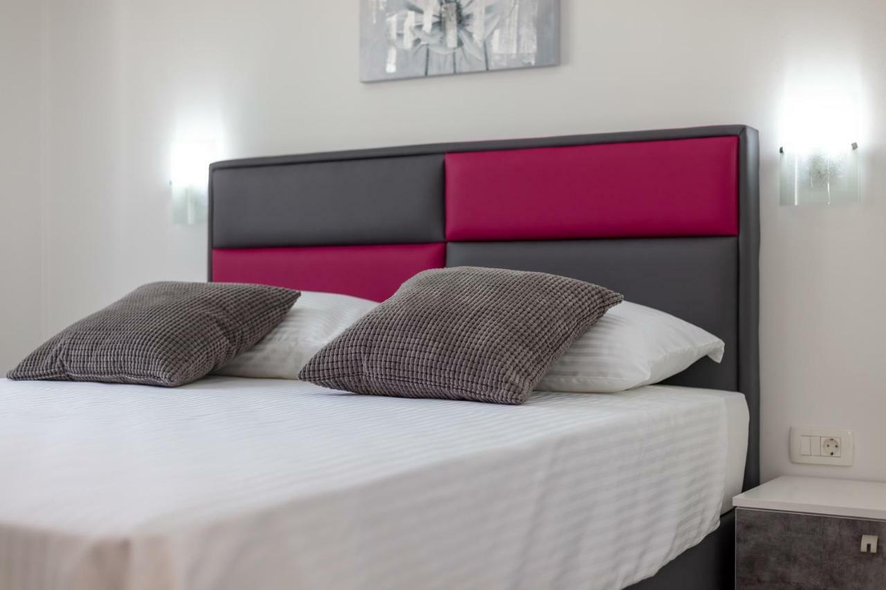 Villa Apartments Kordic Kaštela Eksteriør billede