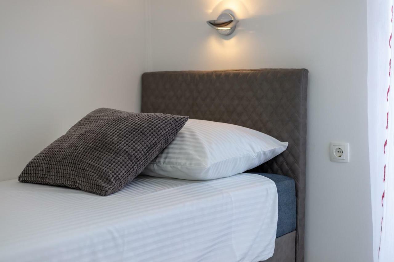 Villa Apartments Kordic Kaštela Eksteriør billede
