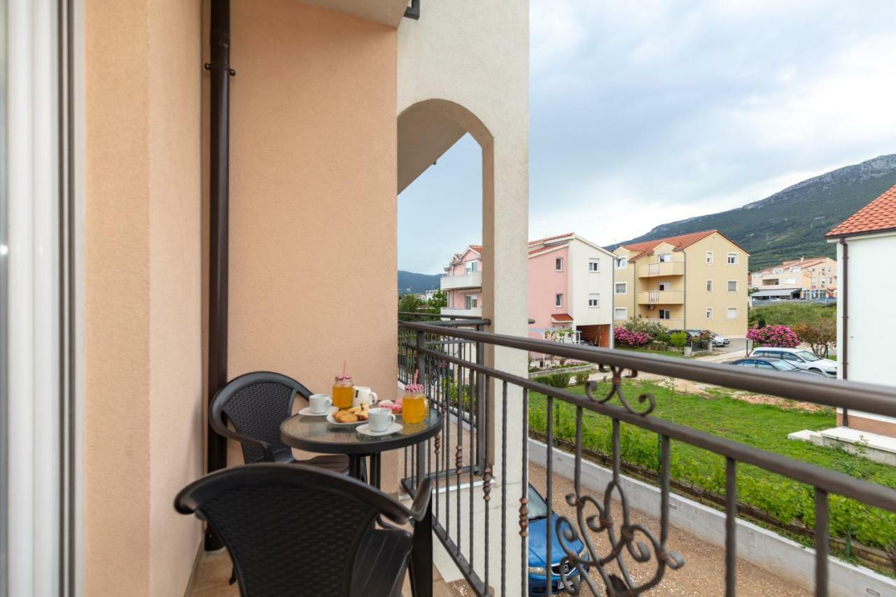 Villa Apartments Kordic Kaštela Eksteriør billede