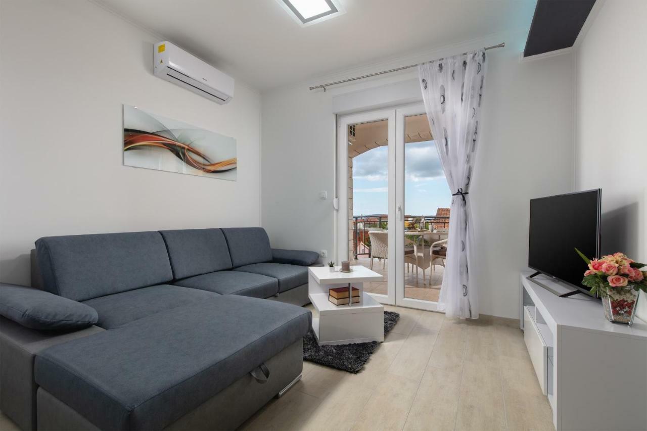 Villa Apartments Kordic Kaštela Eksteriør billede