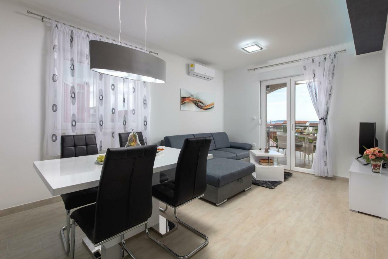 Villa Apartments Kordic Kaštela Eksteriør billede